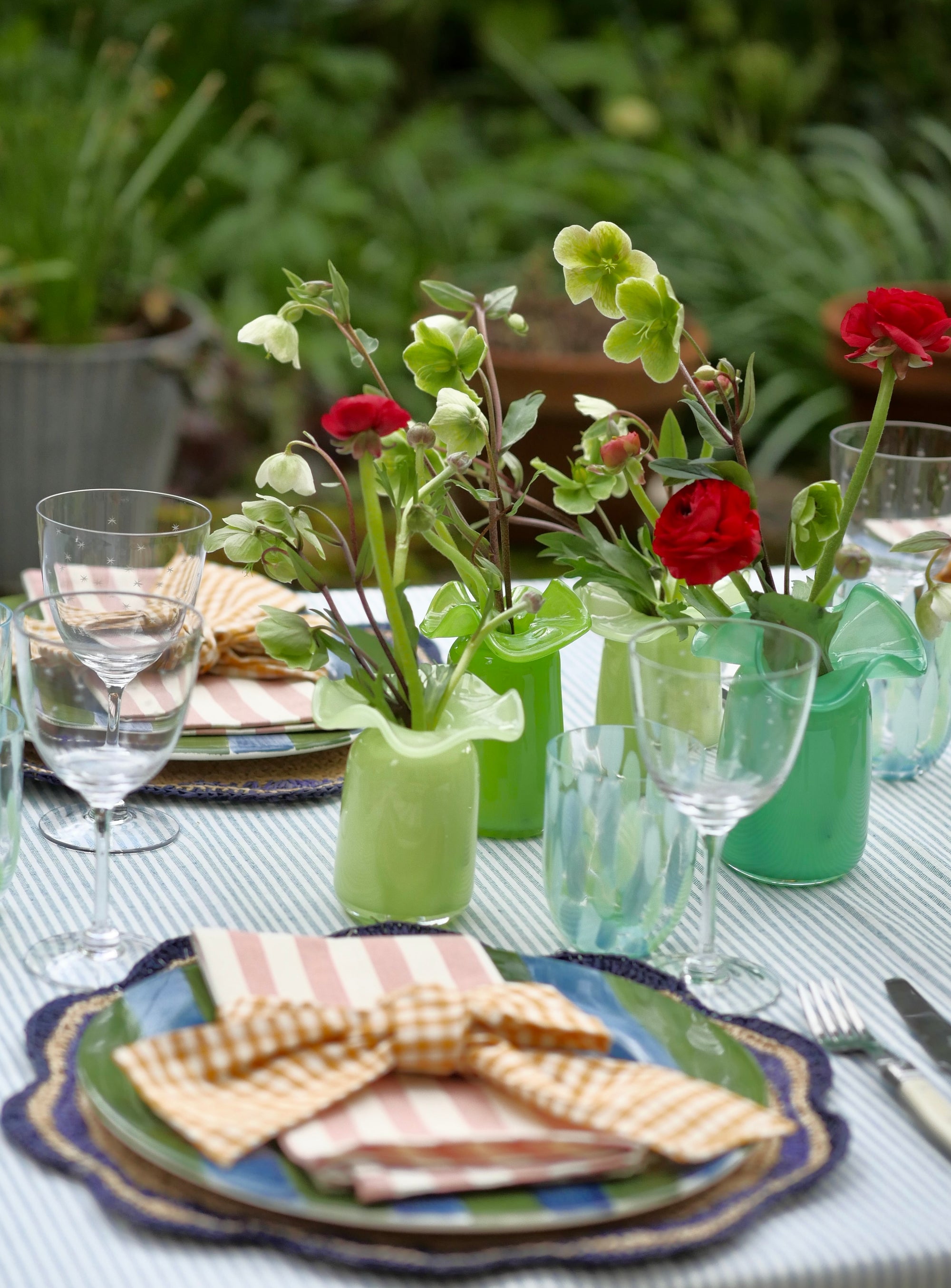 RUFFLE BUD VASES