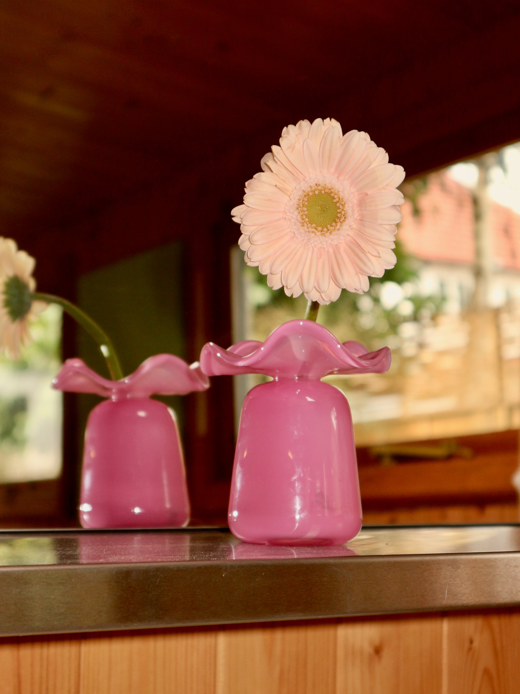 Marla Primrose Medium Handmade Glass Ruffle Bud Vase – Pink