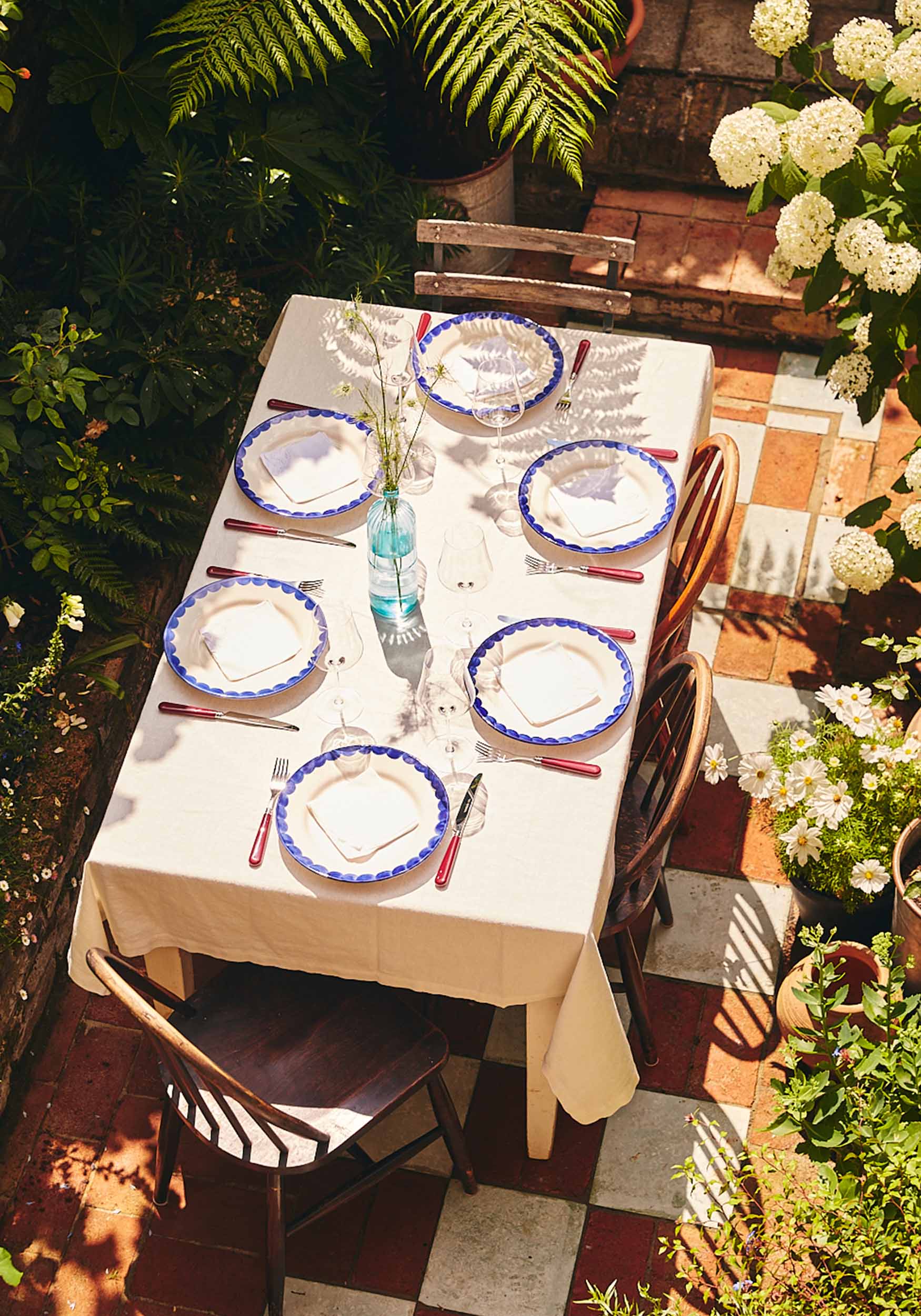 16-Piece Burgundy Cutlery Set