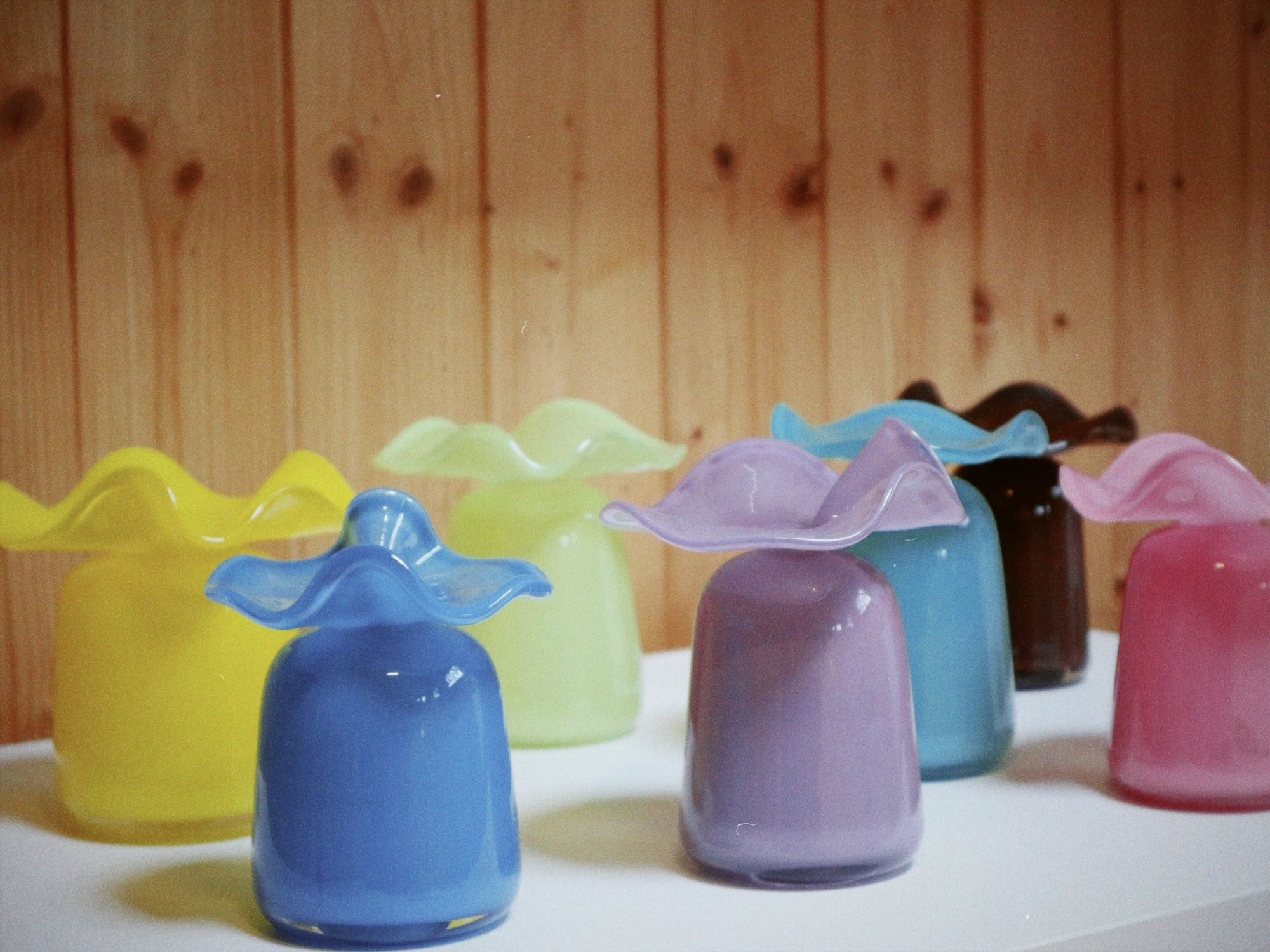 Marla Primrose Medium Handmade Glass Ruffle Bud Vase – Green