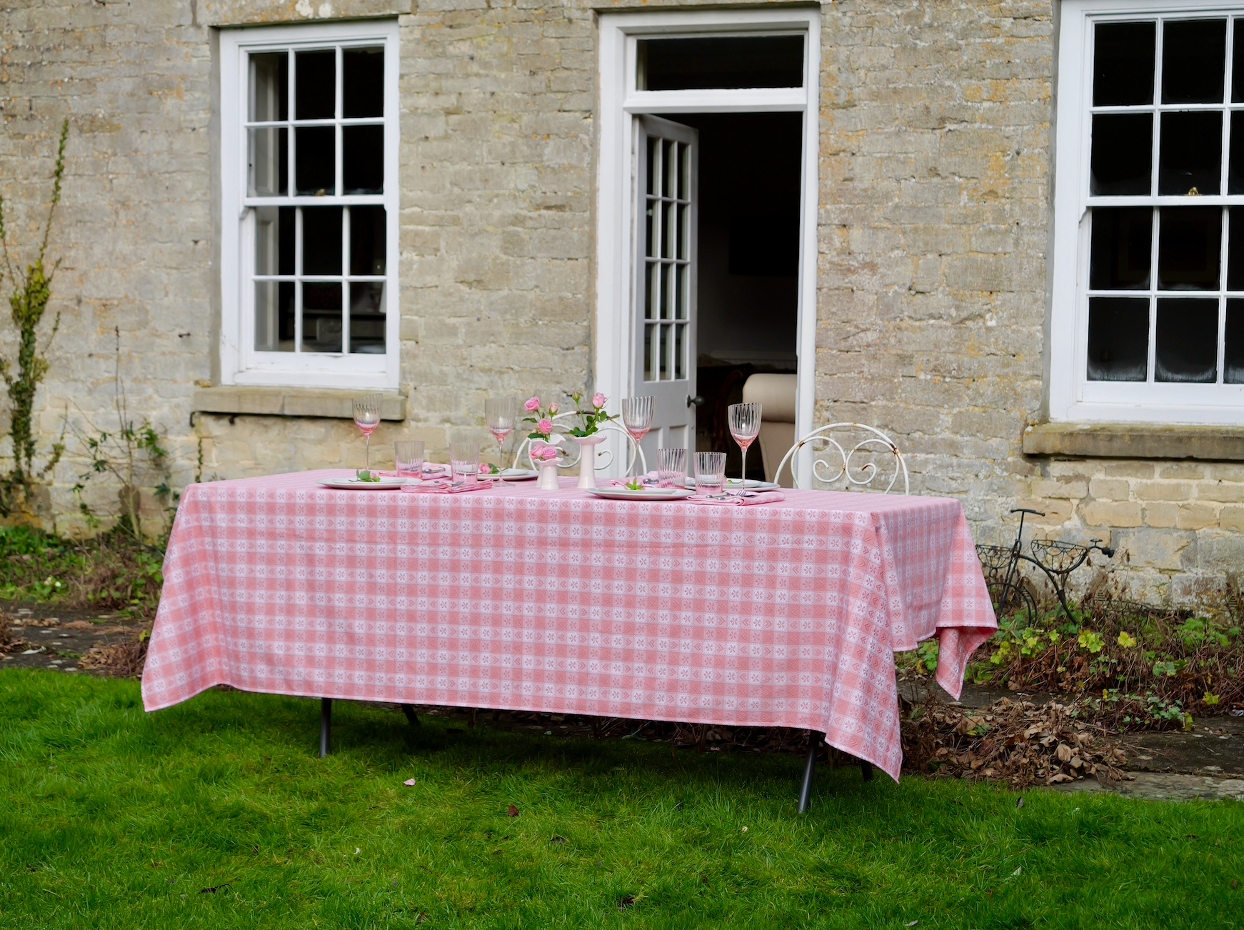 Pink Alpine Jacquard Cotton Tablecloth