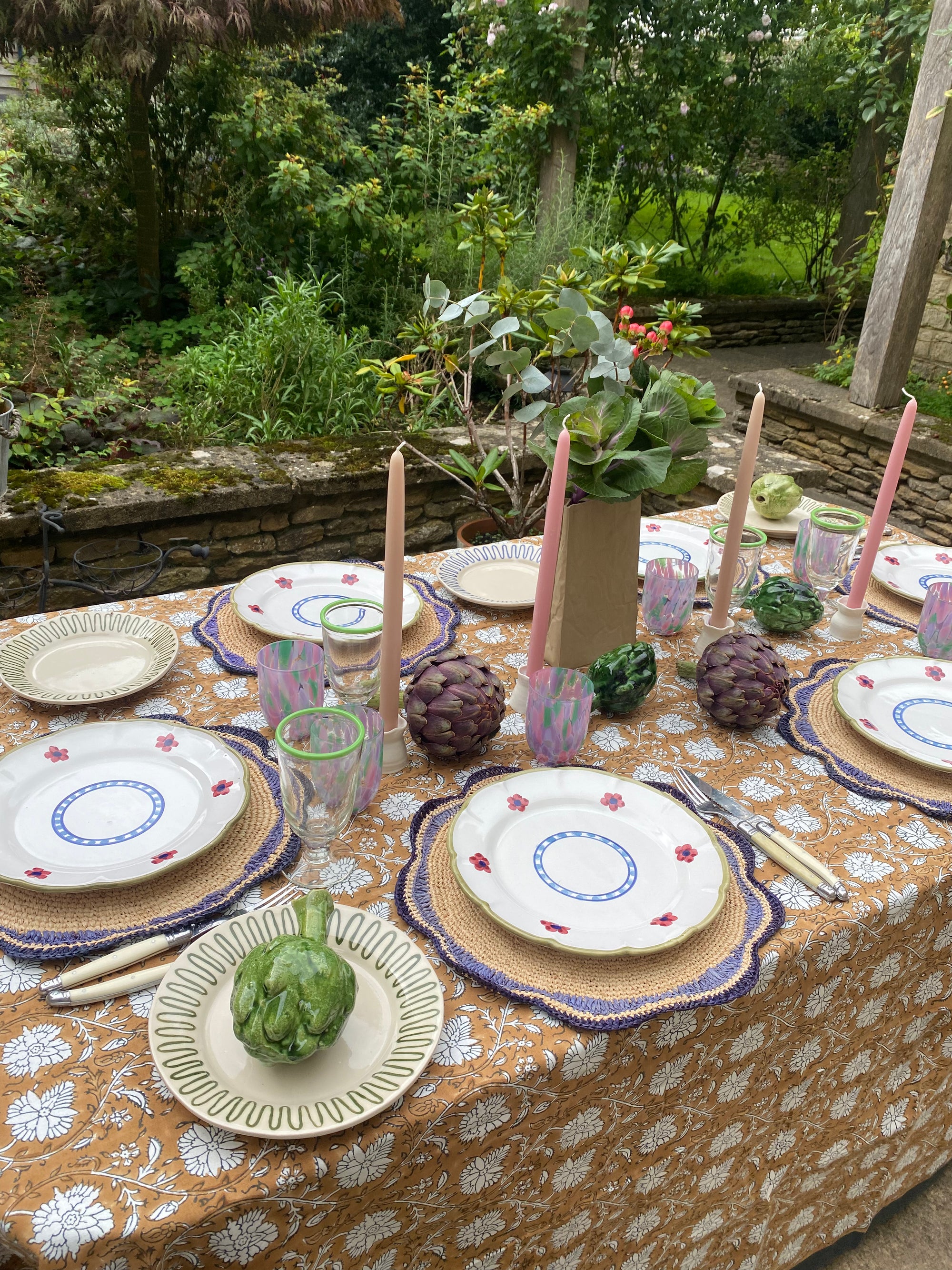 Raffia Scallop Placemat, Blue Border