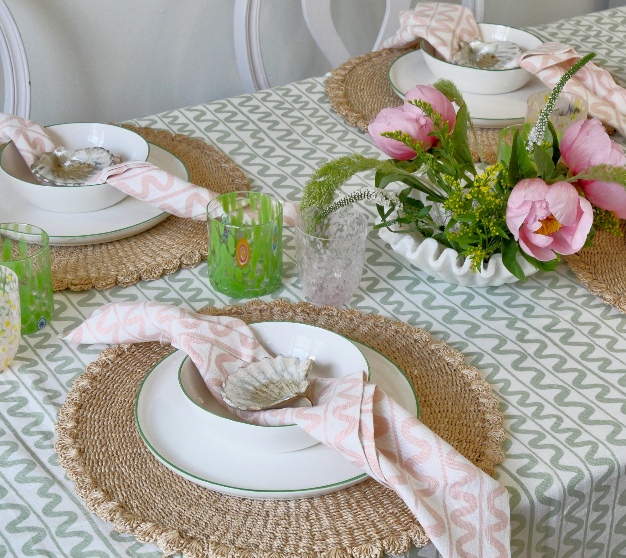 Raffia Scallop Placemat, Pink &amp; Natural 2