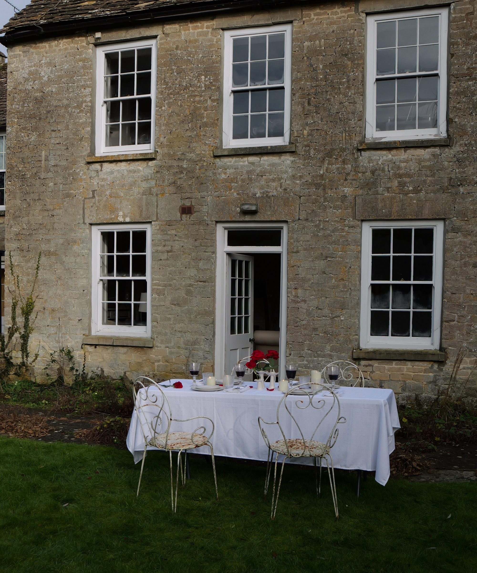 White Alpine Jacquard Cotton Tablecloth